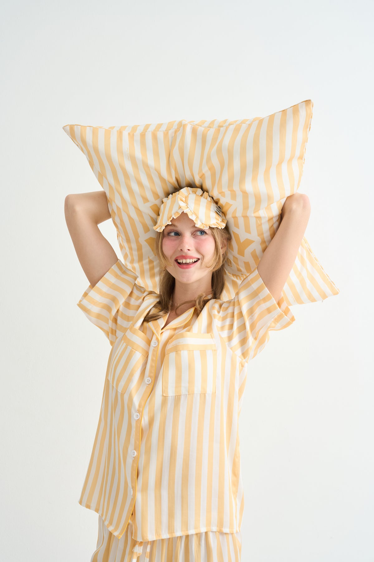 BEDDING EYE MASK