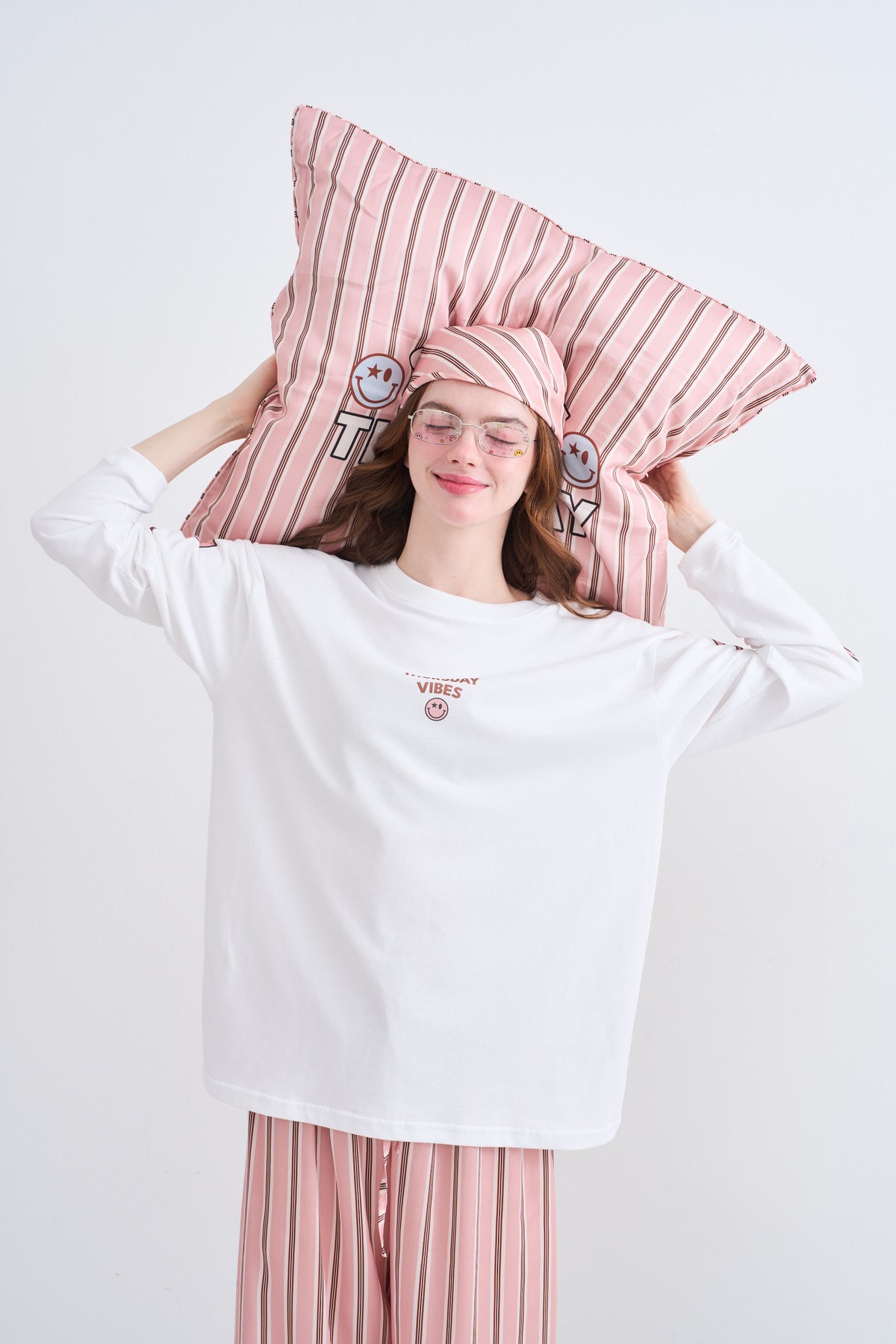Long Sleeves T-shirt THURSDAY
